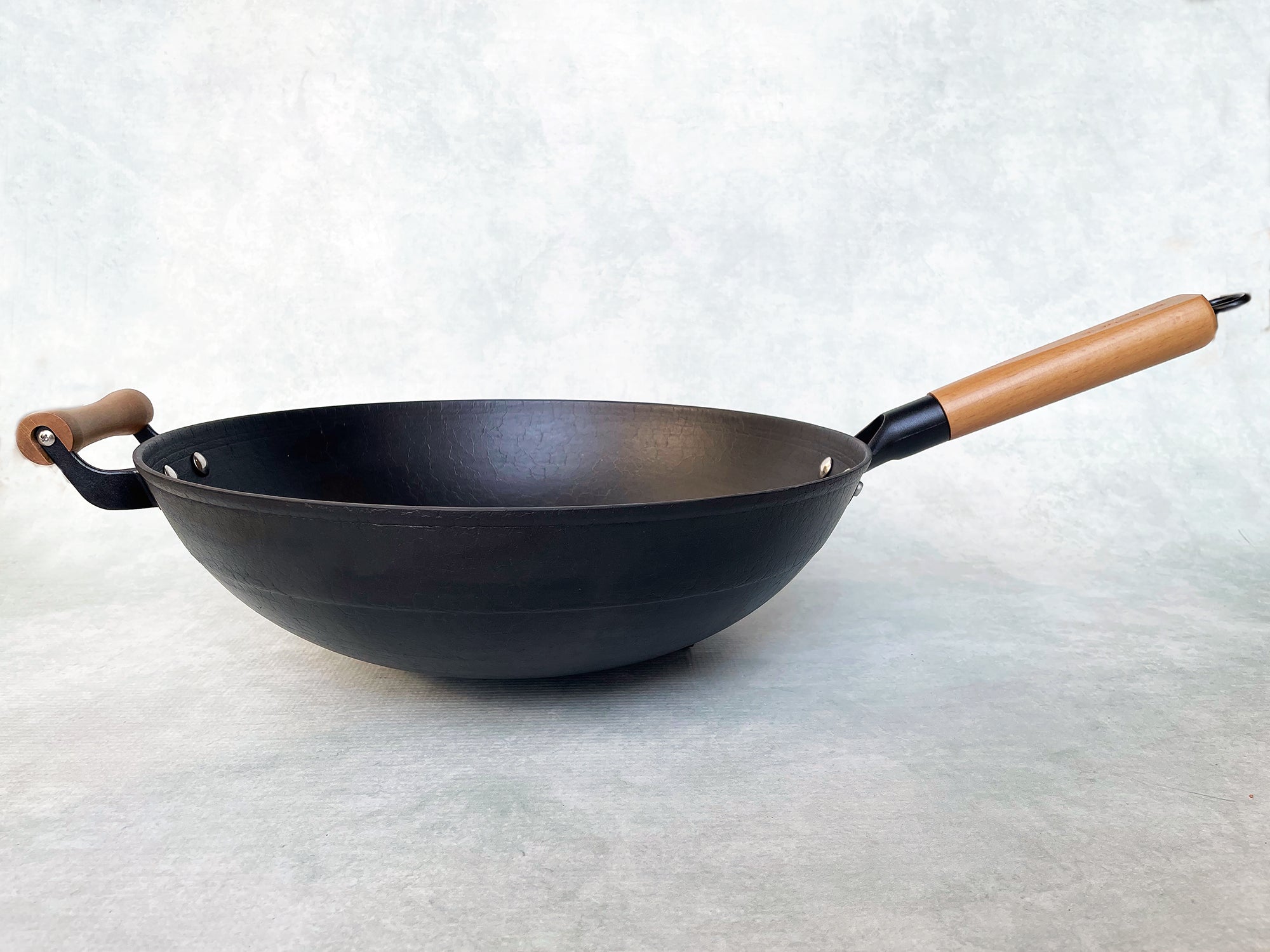 Lightweight 14.5-Inch Round-Bottom Cast Iron Wok With Glass Lid
