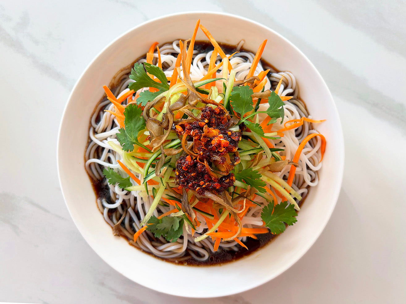 Cold rice noodle salad with vegetables