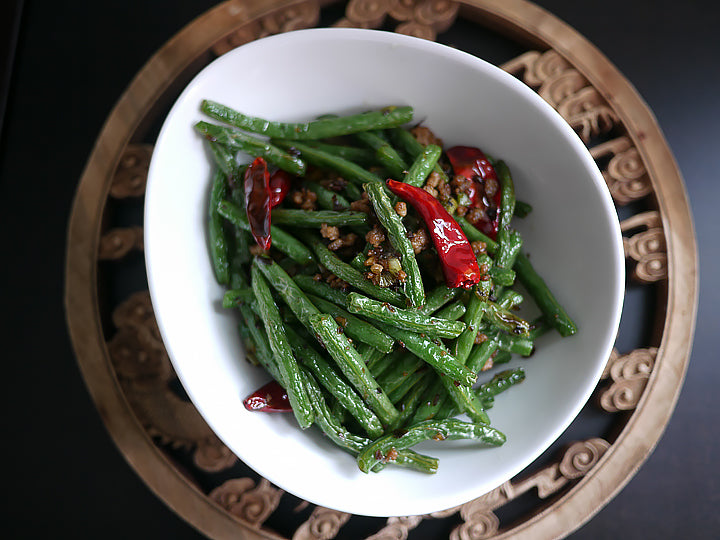 Dry-fried green beans